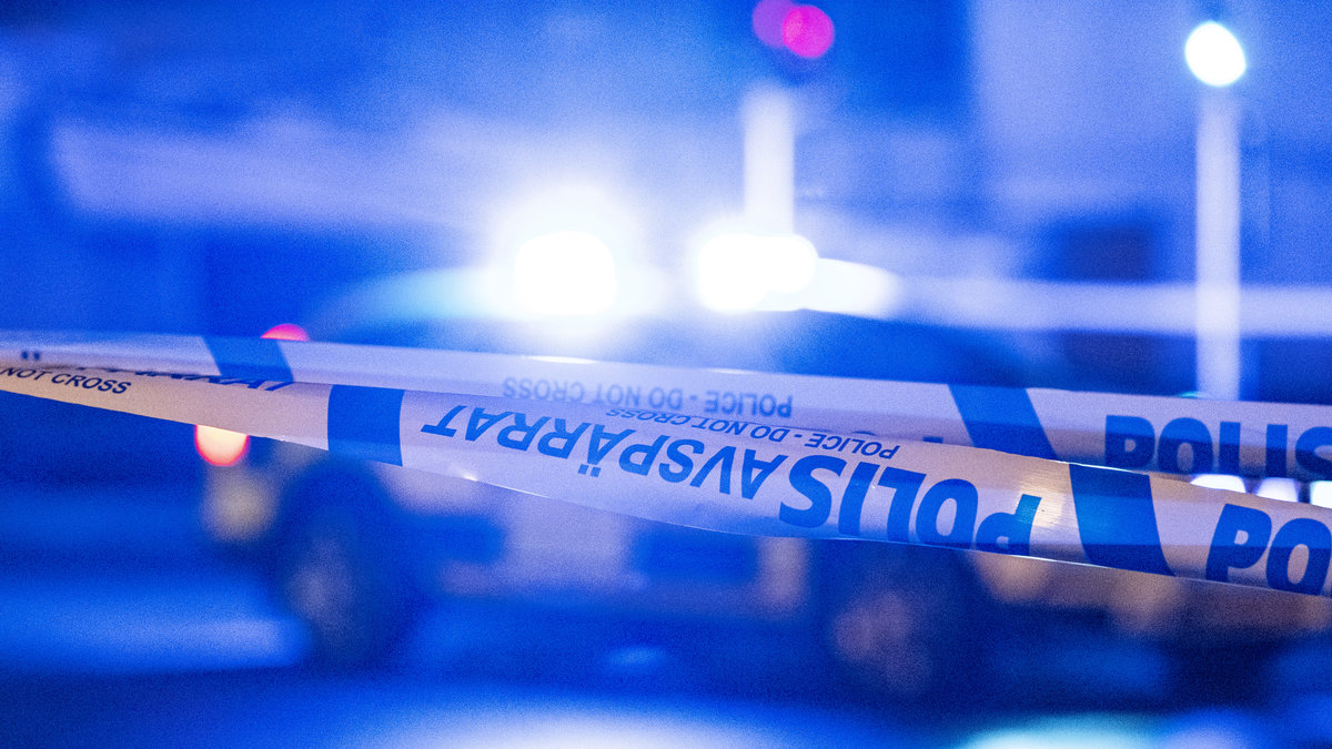 Ett misstänkt farligt föremål har hittats i en bil i Södertälje.